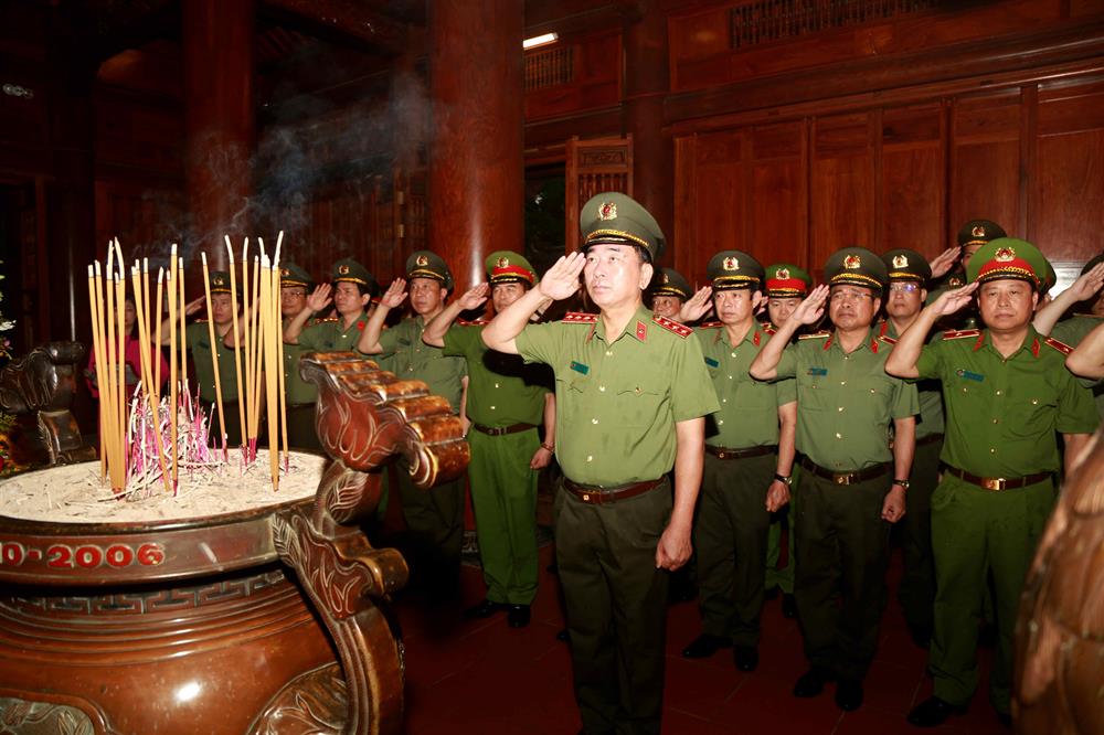 Đảng ủy Công an Trung ương, Bộ Công an dâng hoa, dâng hương tưởng niệm Chủ tịch Hồ Chí Minh tại Khu Di tích Quốc gia đặc biệt Kim Liên